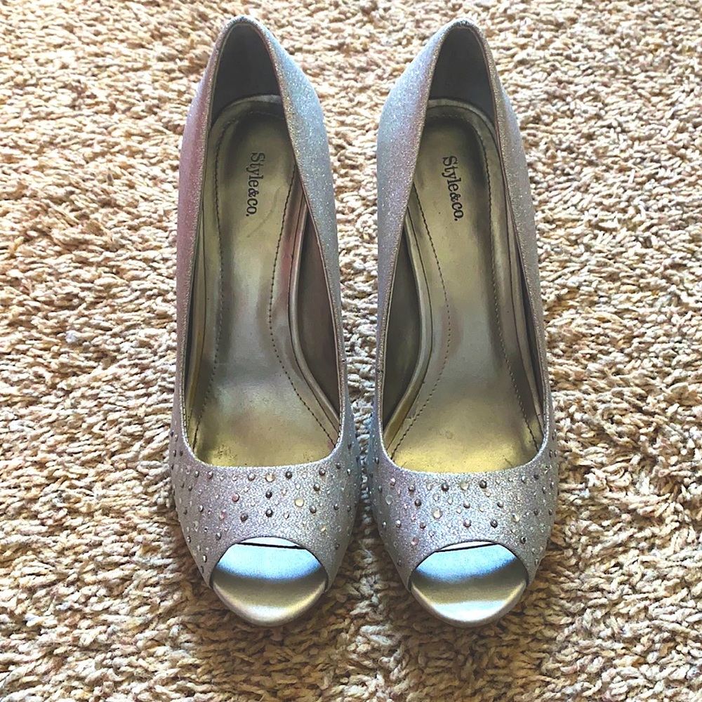 Style & Co Silver heels